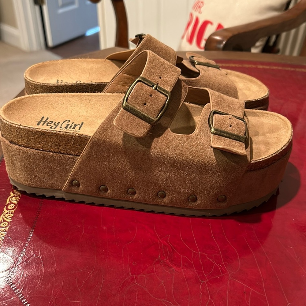 Hey Girl by Corkys Wannabe platform sandal size 9.